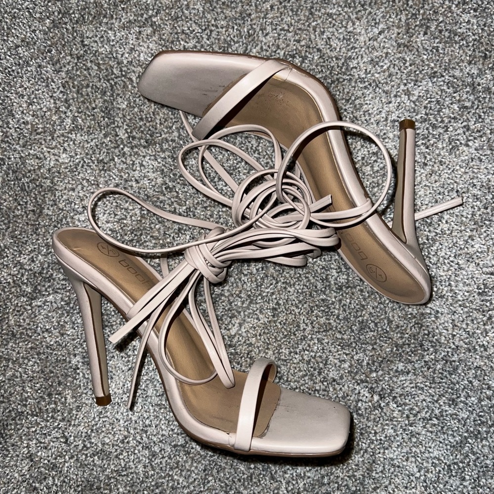 Boohoo tan heels